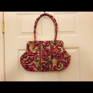 Vera Bradley with magnetic closure
